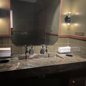 Il Bracco - Ladies room - Italian Near Me - Houston, Texas Il Bracco - Ladies room - Italian Near Me - Houston, Texas