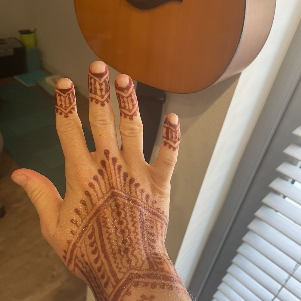 Lady Glitter - Henna - Henna Artists Near Me - Los Angeles, California Lady Glitter - Henna - Henna Artists Near Me - Los Angeles, California