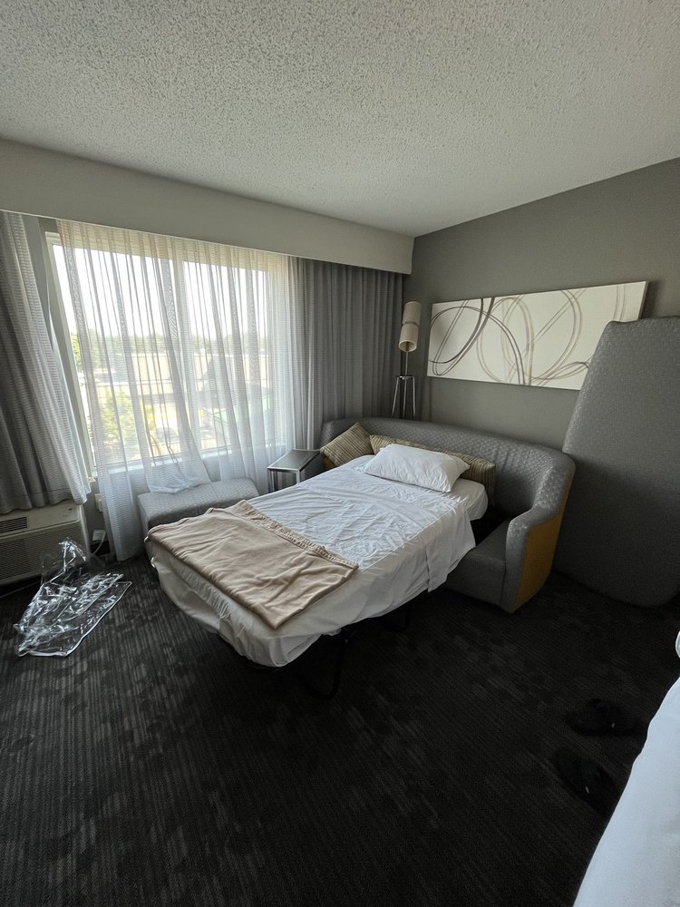 Courtyard by Marriott Toronto Airport