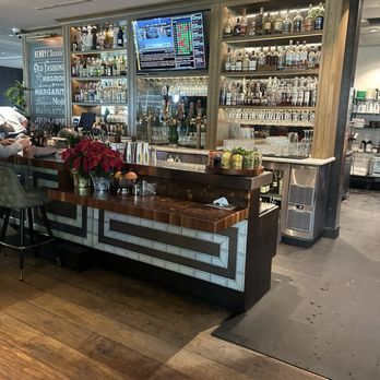 The Henry - Inside bar - New American Near Me - Dallas, Texas