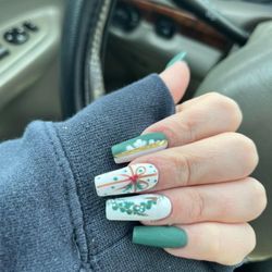Kerry's Nail Salon - Christmas nails // wreath -- 2022