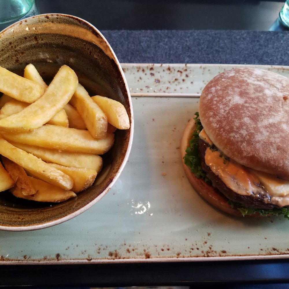 Hans Im Glück - Pesto and brie burger - Burgers Near Me - Heidelberg, BW Hans Im Glück - Pesto and brie burger - Burgers Near Me - Heidelberg, BW