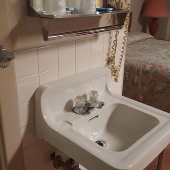 Canfield Hotel - Sink outside of bathroom. - Hotels Near Me - Dubuque, Iowa