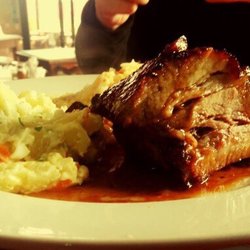 La Capital Restobar - Ven a deleitar exquisitas recetas caseras  $3.500 incluye plato de fondo + ensalada, pan y salsa  Lunes a viernes de 13 a 16 hrs