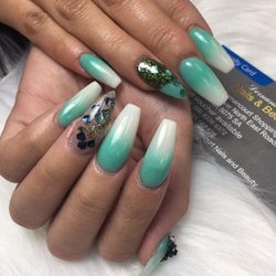 Dernancourt Nails & Beauty - Full set Ombré with some degin