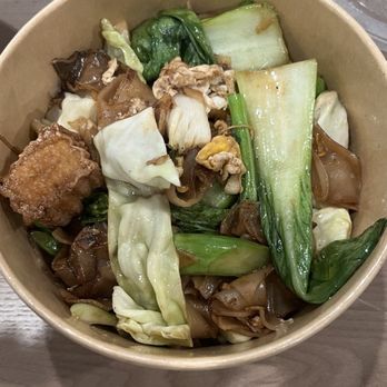 Tuk Tuk Thai - Pad Zee Ew w/ tofu & veggies - Thai Near Me - Los Angeles, California Tuk Tuk Thai - Pad Zee Ew w/ tofu & veggies - Thai Near Me - Los Angeles, California