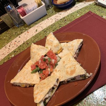 Guadalajara Del Centro - HH chicken and spinach quesadilla - Mexican Near Me - Houston, Texas Guadalajara Del Centro - HH chicken and spinach quesadilla - Mexican Near Me - Houston, Texas