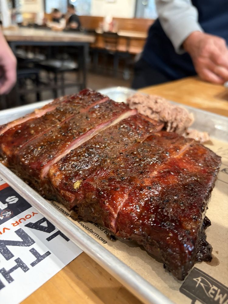 Food from 4 Rivers Smokehouse