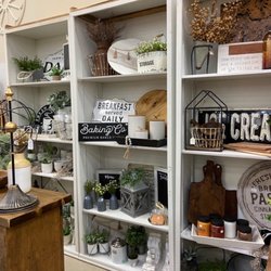 Vintage Treasures Antique Mall - Very cool booth
