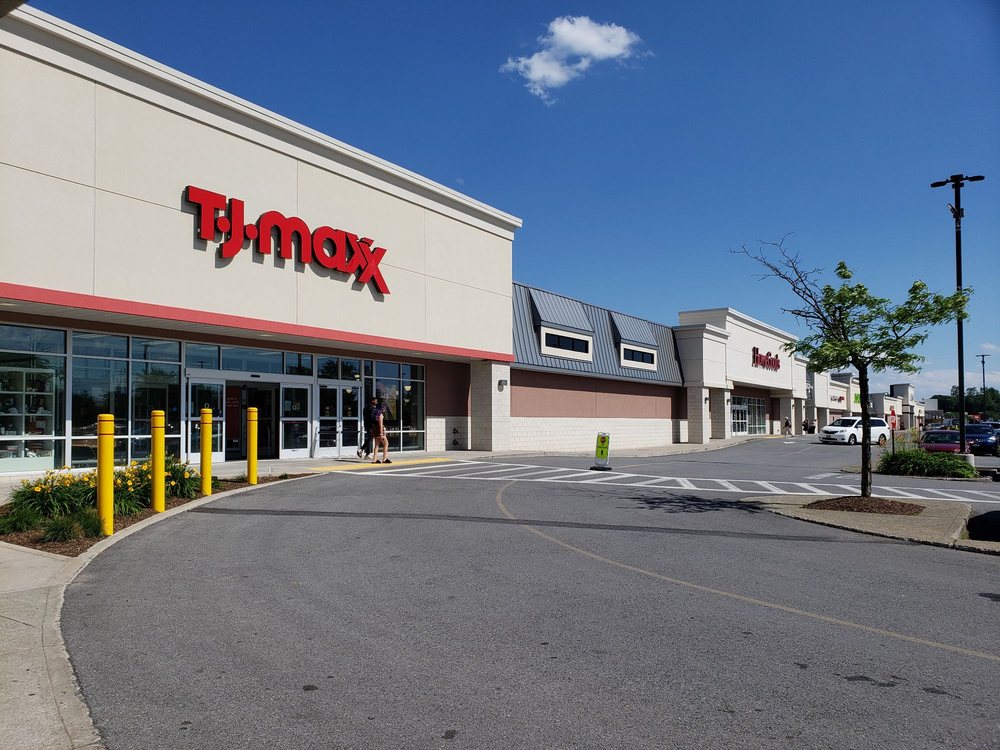 POUGHKEEPSIE PLAZA Updated September 2024 37 Photos 2600 South Rd