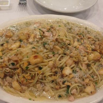 La Famiglia - Best white clam sauce!!!! - Italian Near Me - Plainview, New York La Famiglia - Best white clam sauce!!!! - Italian Near Me - Plainview, New York