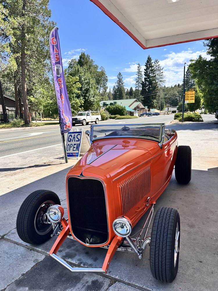 California Gas and Mini Mart Logo