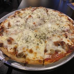 McGilvery's Speedway Pub & Eatery - Meat lovers pizza