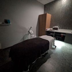 Exhaal Wellness Spa - Facial room