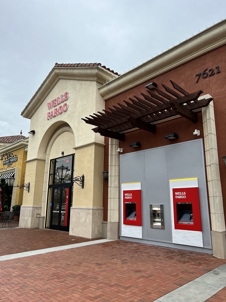 WELLS FARGO BANK 7621 Edinger Ave, Huntington Beach, California