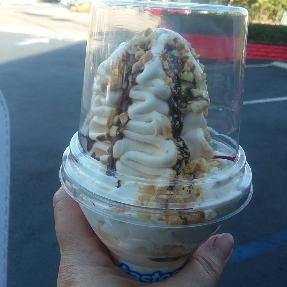 Wienerschnitzel - Chocolate sundae - Hot Dogs Near Me - Escondido, California Wienerschnitzel - Chocolate sundae - Hot Dogs Near Me - Escondido, California