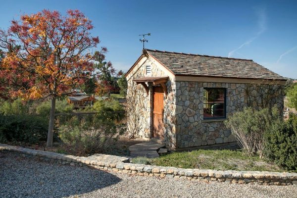 Black Gold Roofing Logo
