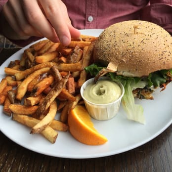 Chez Victor - Burgers Near Me - Quebec City, Quebec Chez Victor - Burgers Near Me - Quebec City, Quebec