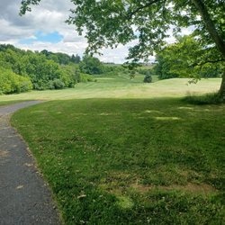 Willow Brook Golf Course - Down the hill to #9