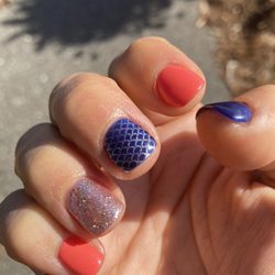 Redwood Roots Salon - Stephanie from redwood roots is the best gel manicurist in town! Seriously, go today and spoil yourself!