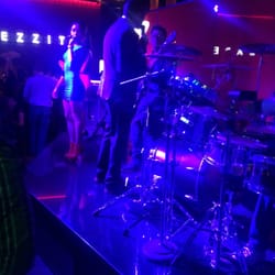 Barezzito - Más del grupo en acción.