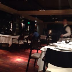 Bahamas - salón amplio, luz justa que da intimidad.