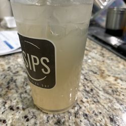 Sips Drive-Thru - Peachy green tea