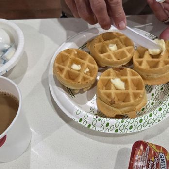 Hampton Inn Bordentown - Yummy cute Lil waffles - Hotels Near Me - Bordentown, New Jersey Hampton Inn Bordentown - Yummy cute Lil waffles - Hotels Near Me - Bordentown, New Jersey