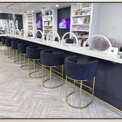 Golden Nails Studio - Manicure Station