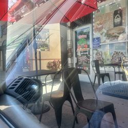 Mariscos La Tropicana - Outside seating
