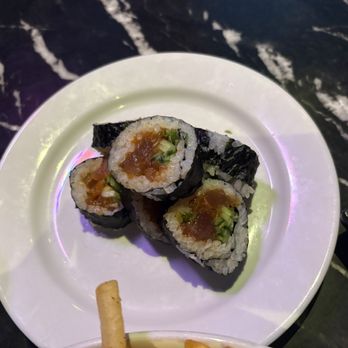 Strange Beast - Spicy tuna cut roll - Cocktail Bars Near Me - Ventura, California Strange Beast - Spicy tuna cut roll - Cocktail Bars Near Me - Ventura, California