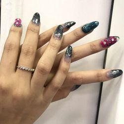 Nails 4U