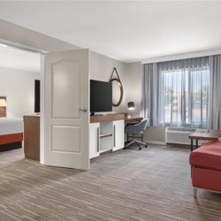 Hampton Inn & Suites Fresno - Guest room