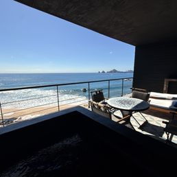 Thompson Suite patio with plunge pool plus large Thompson Suite patio with plunge pool plus large