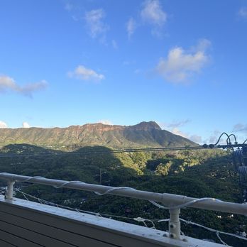 Deck. - gorgeous patio view - Hawaiian Near Me - Honolulu, Hawaii Deck. - gorgeous patio view - Hawaiian Near Me - Honolulu, Hawaii