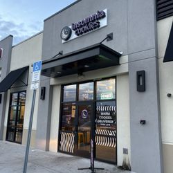 Insomnia Cookies