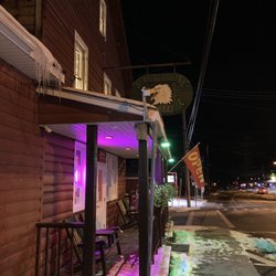 Screamen Eagle Pizza - Outside of restaurant
