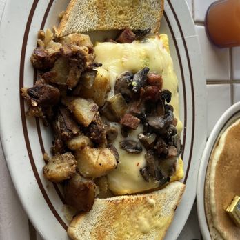 The Gazebo Restaurant - Omelette - Breakfast & Brunch Near Me - Lahaina, Hawaii The Gazebo Restaurant - Omelette - Breakfast & Brunch Near Me - Lahaina, Hawaii