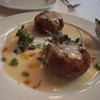 Harris' Restaurant - Original crab cakes presentation - Steakhouses Near Me - San Francisco, California