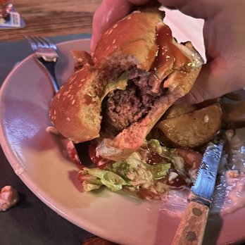Reese's 1900 - 1900 Burger - Pubs Near Me - Patchogue, New York