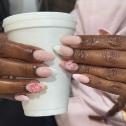 Unique Nails - Almost shaped gel set with 3D art