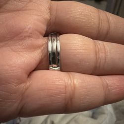 Phillip Simon Jewelers - Underside of ring that was repaired