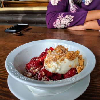 Il Nido - Strawberries and cream - Italian Near Me - Seattle, Washington Il Nido - Strawberries and cream - Italian Near Me - Seattle, Washington