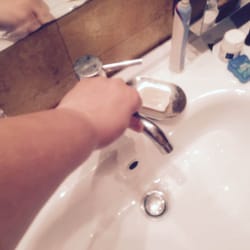Hotels Central Park - Faucet bends to the right...