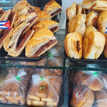 El Fenix Bakery - Cuban pastries - Bakeries Near Me - North Bergen, New Jersey