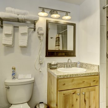 Cascade Lake Inn - Bathroom - Hotels Near Me - Cascade, Idaho
