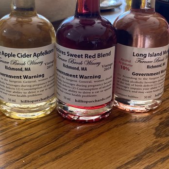 Hilltop Orchards - Wine Tasting Room Near Me - Richmond, Massachusetts