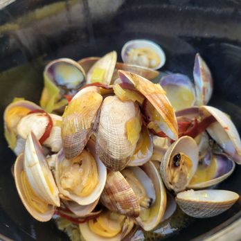 Hound And Bottle - Manila clams - New American Near Me - Bremerton, Washington Hound And Bottle - Manila clams - New American Near Me - Bremerton, Washington