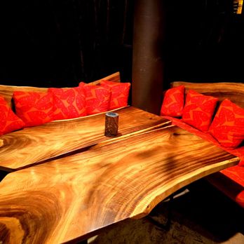 Sam's Kitchen - Log slab tables - Food Stands Near Me - Honolulu, Hawaii