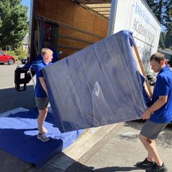 John Volken Academy Mover - Our movers carefully wrap and move all items to make sure your belongings are safe.